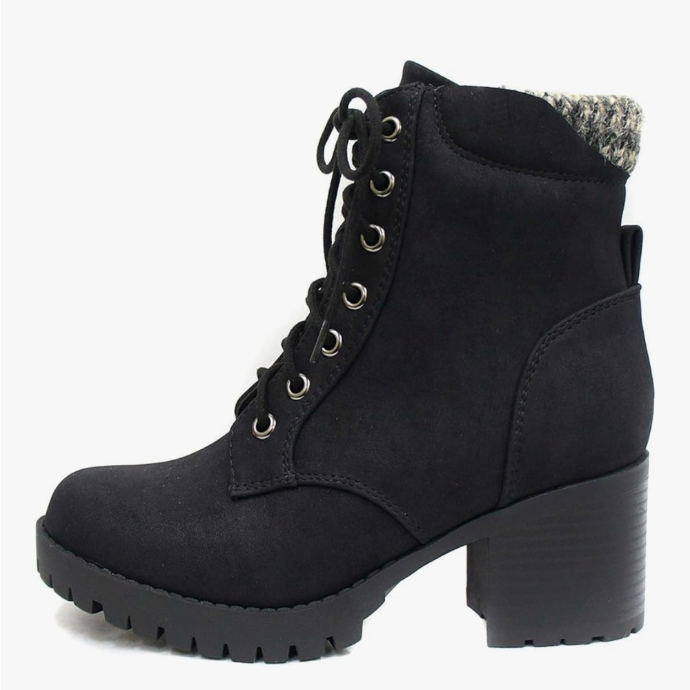 Soda Single Lug Combat Ankle Boots with Knit Cuff and Chunky Heel Size 9. NEW!